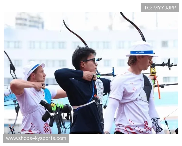 中国反曲弓男队在射箭世界杯上海站获得团体铜牌，反曲弓世界冠军